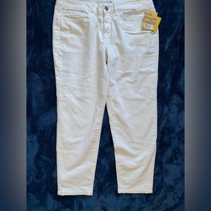 Yummie by Heather Thomson Skimmer pants in White.